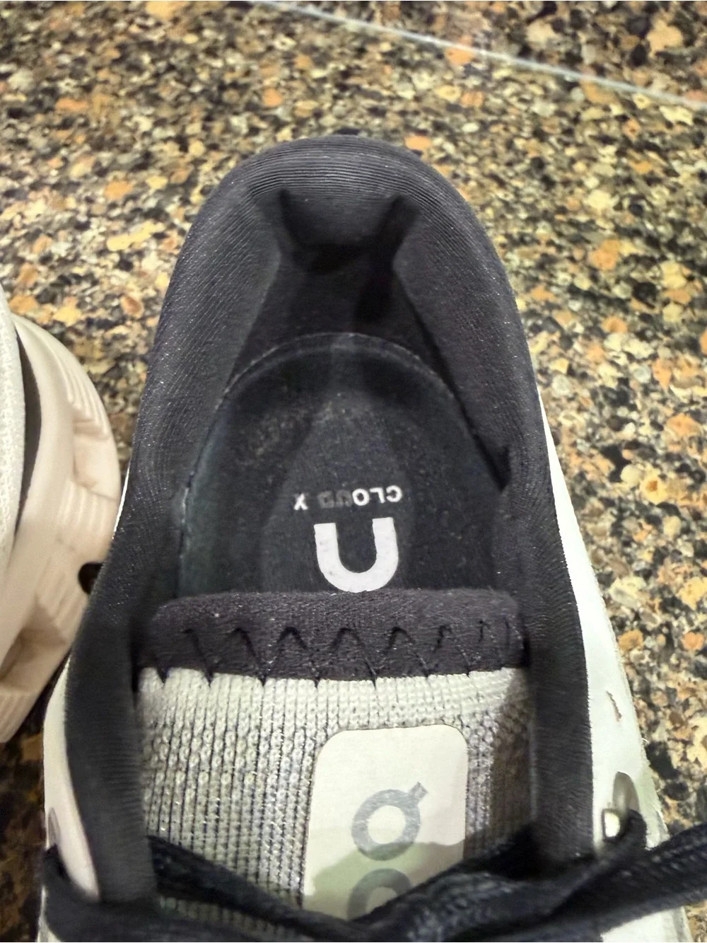 On Running Cloudswift White & Black Running Shoes ladies 7.5